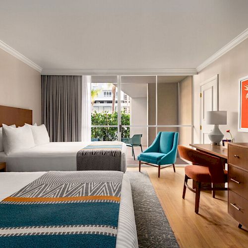 Trendy Room Two Queens